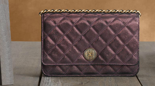 Chanel-wallet-in-iridescent-lambskin-with-a-long-chain-and-tartan-button-1