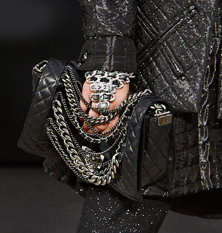 chanel-boy-bag-in-black-and-chain