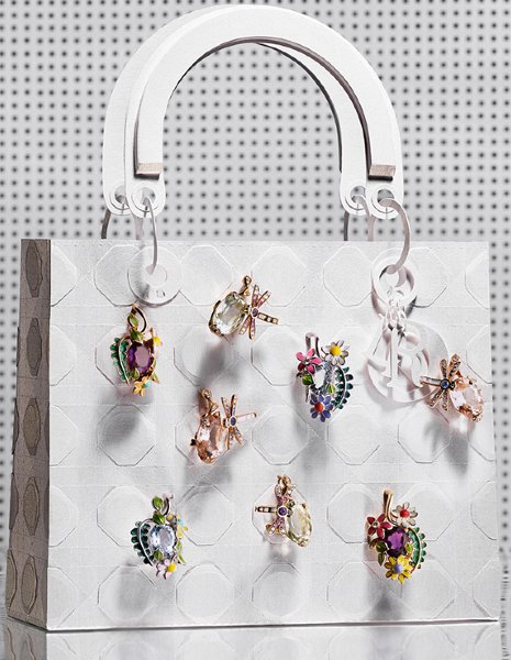vogue-introduces-jewelry-with-iconic-bags-3