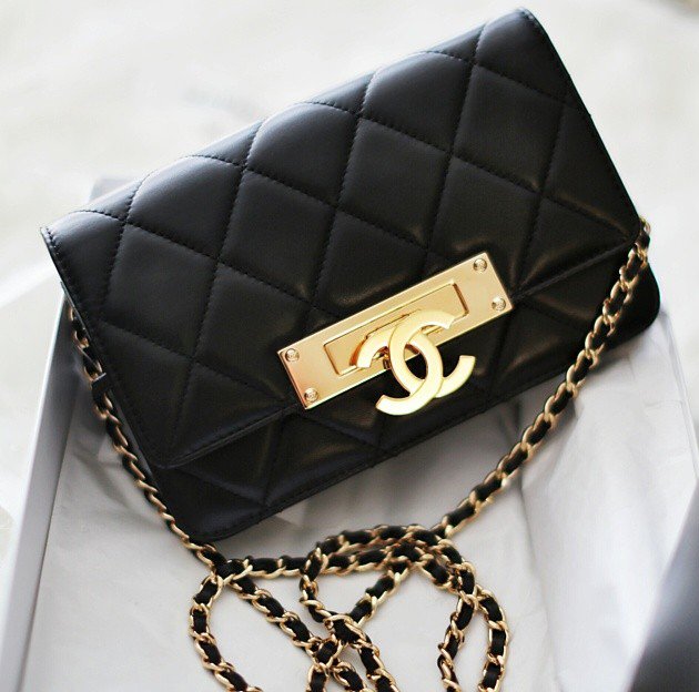 Chanel-Gold-Class-Double-CC-black