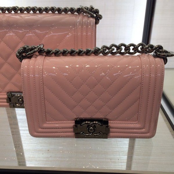 Chanel-Boy-Chevron-Flap-Bag-pink-2