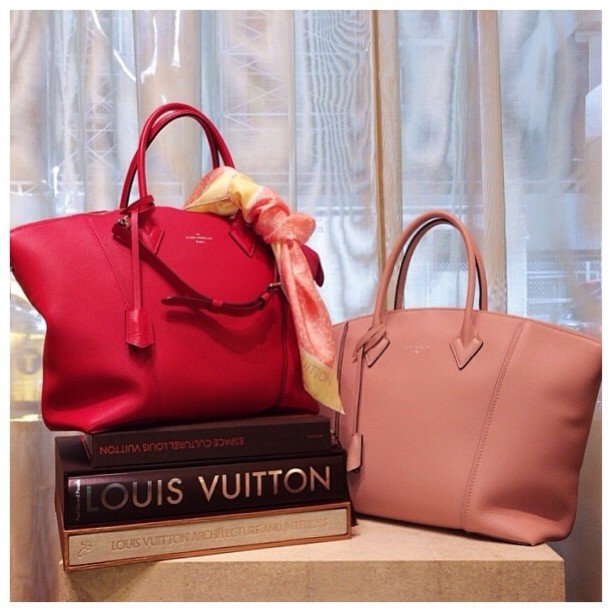Street Snaps: Louis Vuitton Lockit Bag
