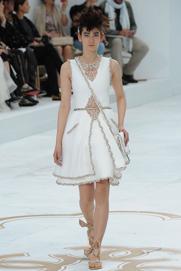 Chanel-Fall-Winter-2014-Couture-Show-featuring-New-Bags-15