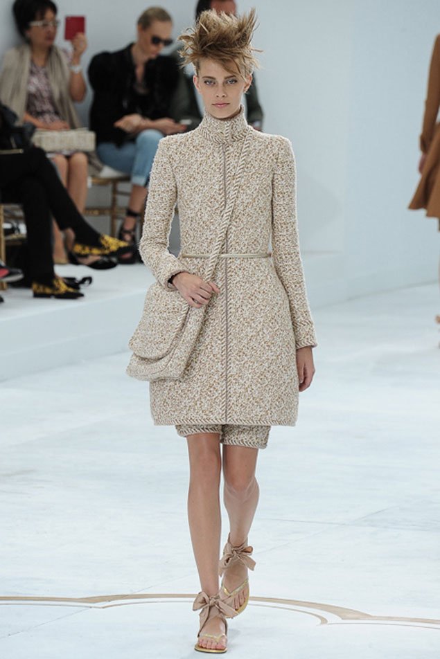 Chanel-Fall-Winter-2014-Couture-Show-featuring-New-Bags-2