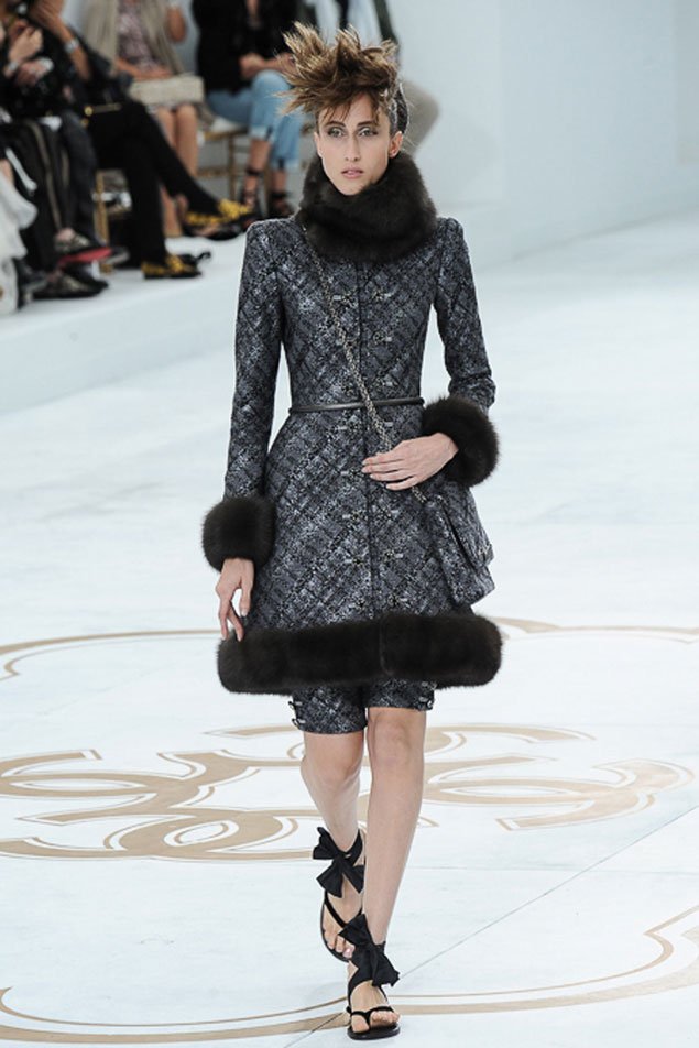 Chanel-Fall-Winter-2014-Couture-Show-featuring-New-Bags-9