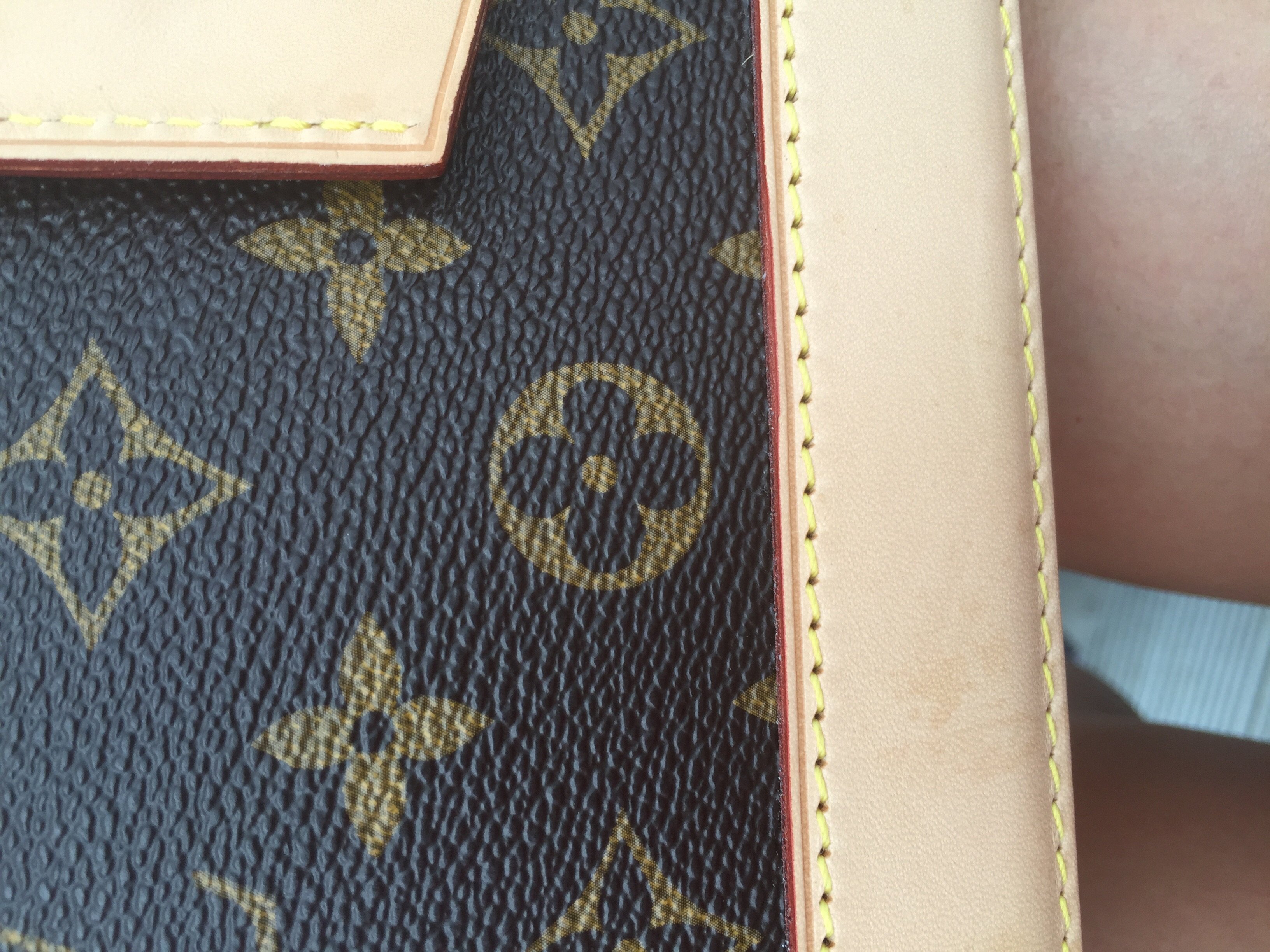 how to tell if your lv wallet is real