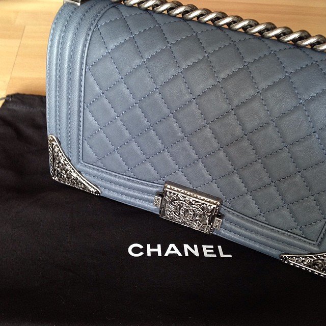 Chanel-Boy-Flap-Bag-with-Metal-Edges-grey