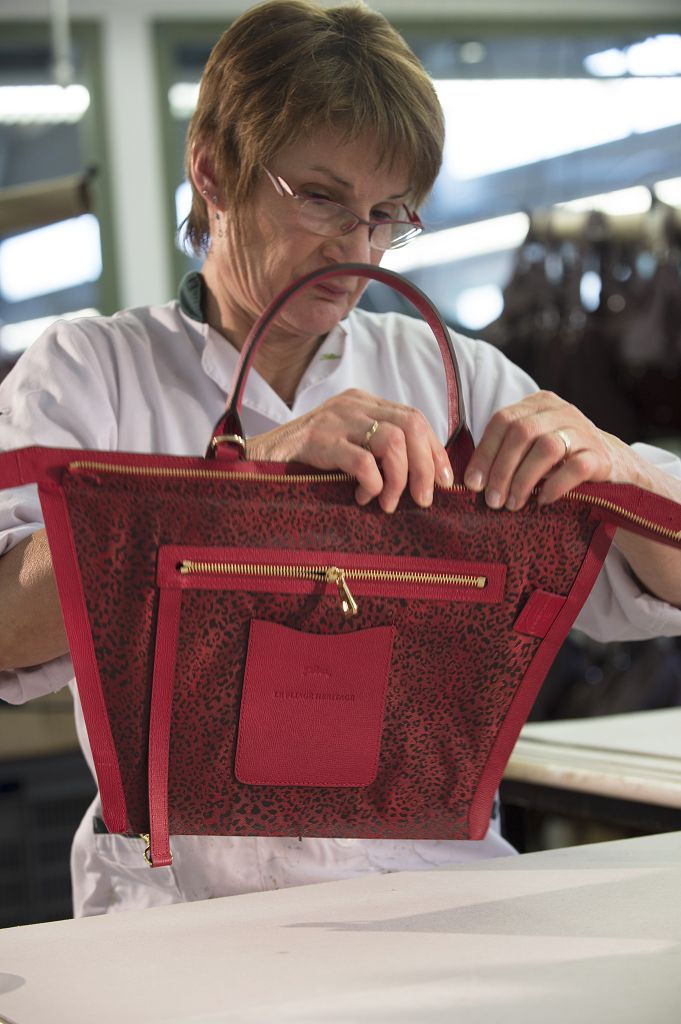Making-of-longchamp-le-pliage-heritage-tote-step-16
