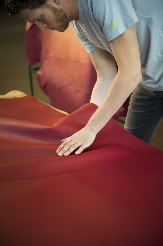 Making-of-longchamp-le-pliage-heritage-tote-step-2