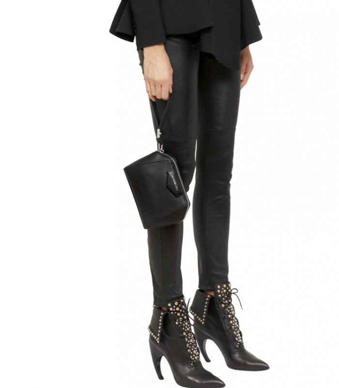 Antigona leather clutch bag Givenchy Black in Leather - 28802102
