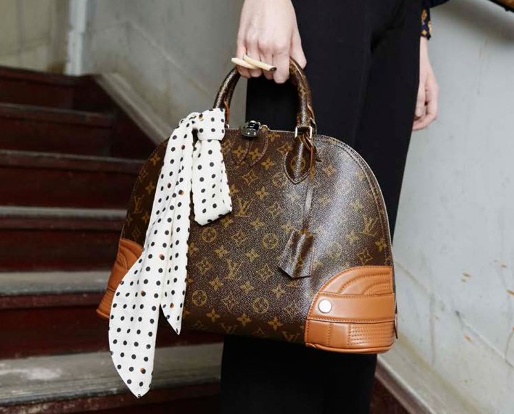 Louis-Vuitton-Fifteen-Girls-Descending-A-Staircase-Bag-Collection-9