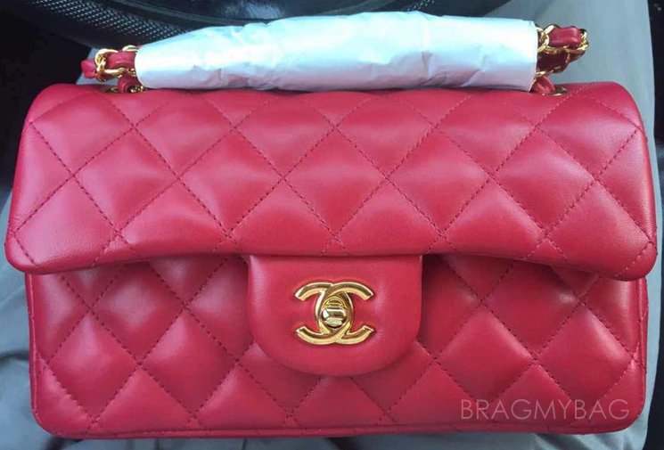 Chanel-Classic-Flap-Bag-Red