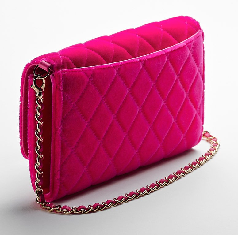 Chanel-Small-Velvet-Pouch-With-A-Removable-Chain-3