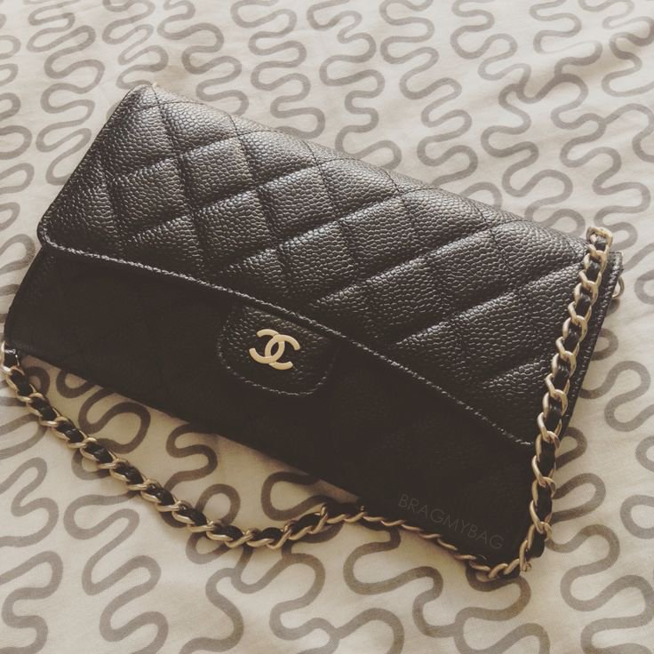 Shopping-with-Ninar-Chanel-Small-Caviar-Pouch-with-Chain