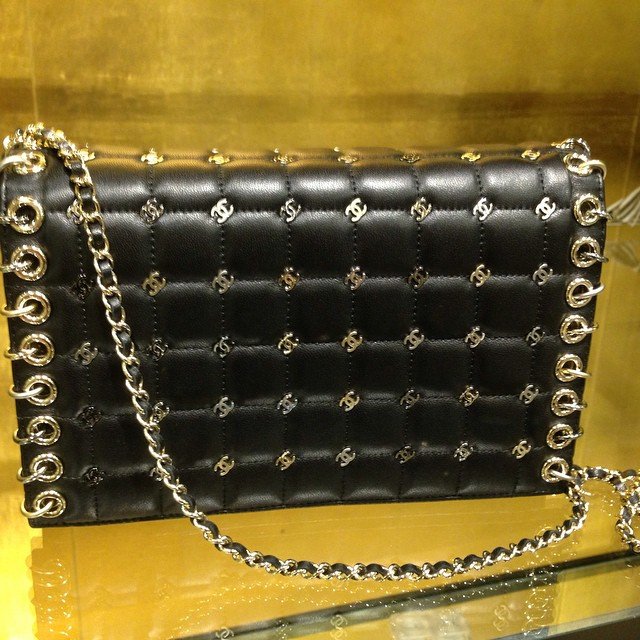 A-Closer-Look-Chanel-Metal-CC-Signature-Clutch-Bag-2
