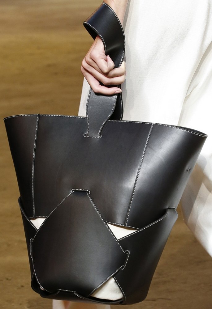 Celine-Spring-Summer-2016-Runway-Bag-Collection-Featuring-New-Trio-Pouch-Shoulder-Bag-4