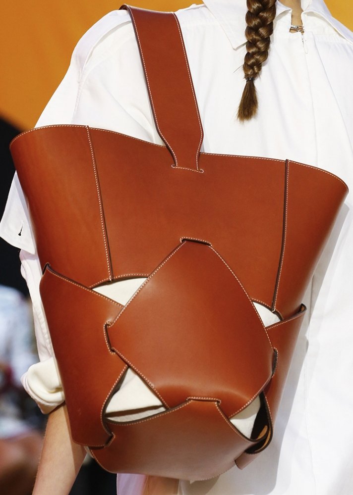 Celine-Spring-Summer-2016-Runway-Bag-Collection-Featuring-Tote-Bag-with-Extra-Pocket-13