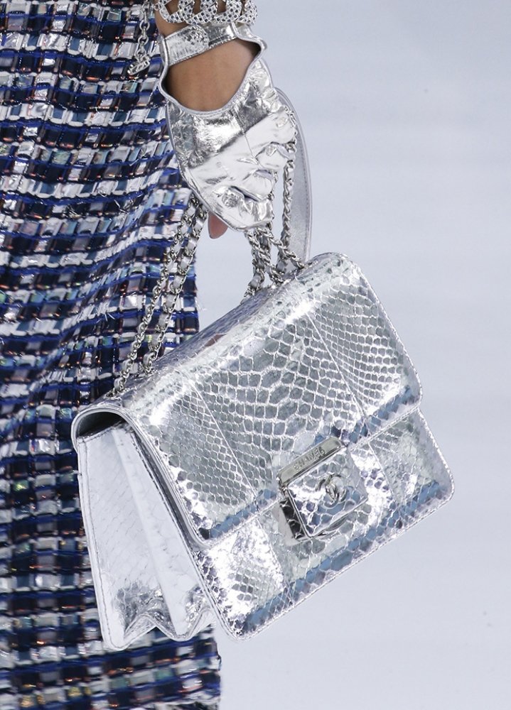 Chanel-Spring-Summer-2016-Runway-Bag-Collection-Featuring-New-Squared-Tote-Bag-10