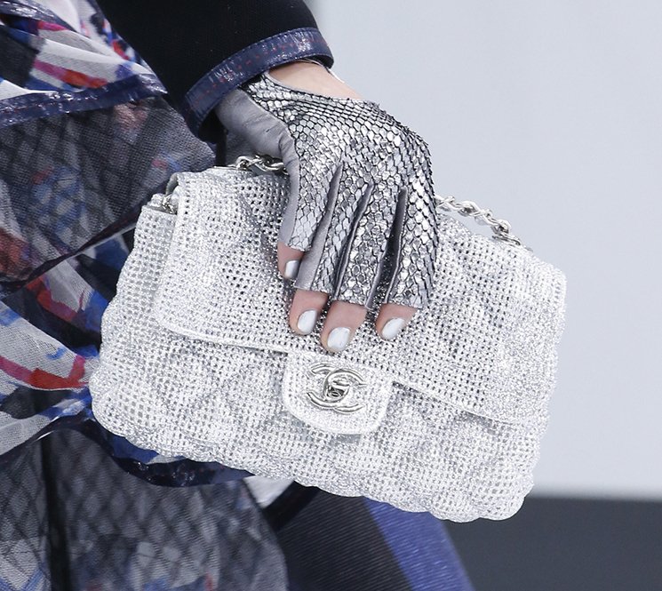 Chanel-Spring-Summer-2016-Runway-Bag-Collection-Featuring-New-Squared-Tote-Bag-13