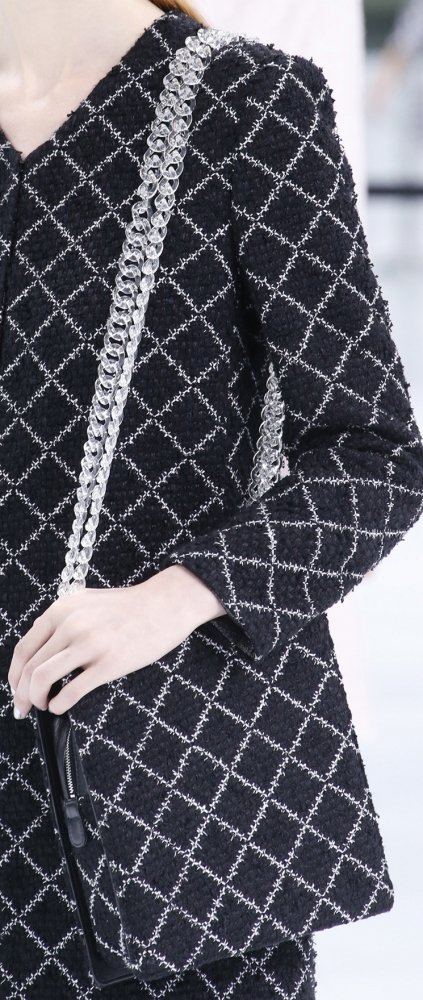 Chanel-Spring-Summer-2016-Runway-Bag-Collection-Featuring-New-Squared-Tote-Bag-18