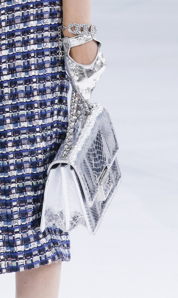 Chanel-Spring-Summer-2016-Runway-Bag-Collection-Featuring-New-Squared-Tote-Bag-9