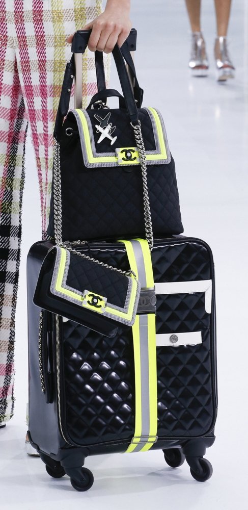 Chanel-Spring-Summer-2016-Runway-Bag-Collection-Featuring-New-Squared-Tote-Bag