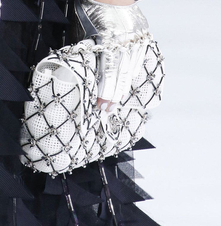 Chanel-Spring-Summer-2016-Runway-Bag-Collection-Featuring-Quilted-Mini-Luggage-Shoulder-Bag-21