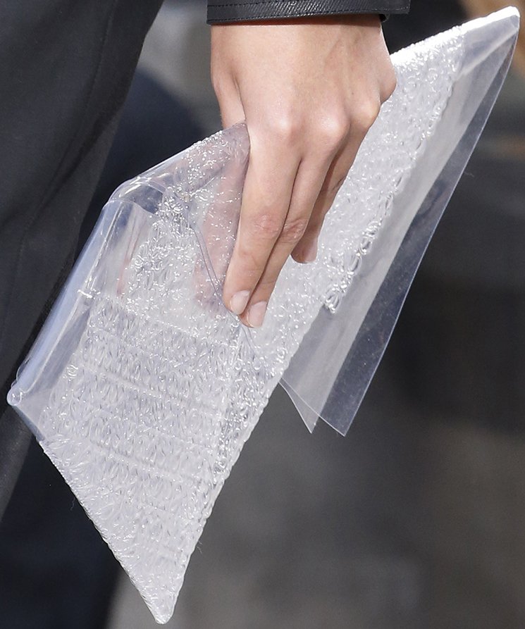 Loewe-Spring-Summer-2016-Runway-Bag-Collection-Featuring-Transparent-Flat-Clutch-9