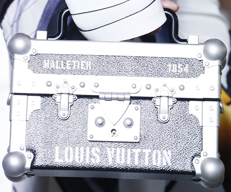 Louis-Vuitton-Spring-Summer-2016-Runway-Bag-Collection-Featuring-The-New-Petite-Malle-Bag-10