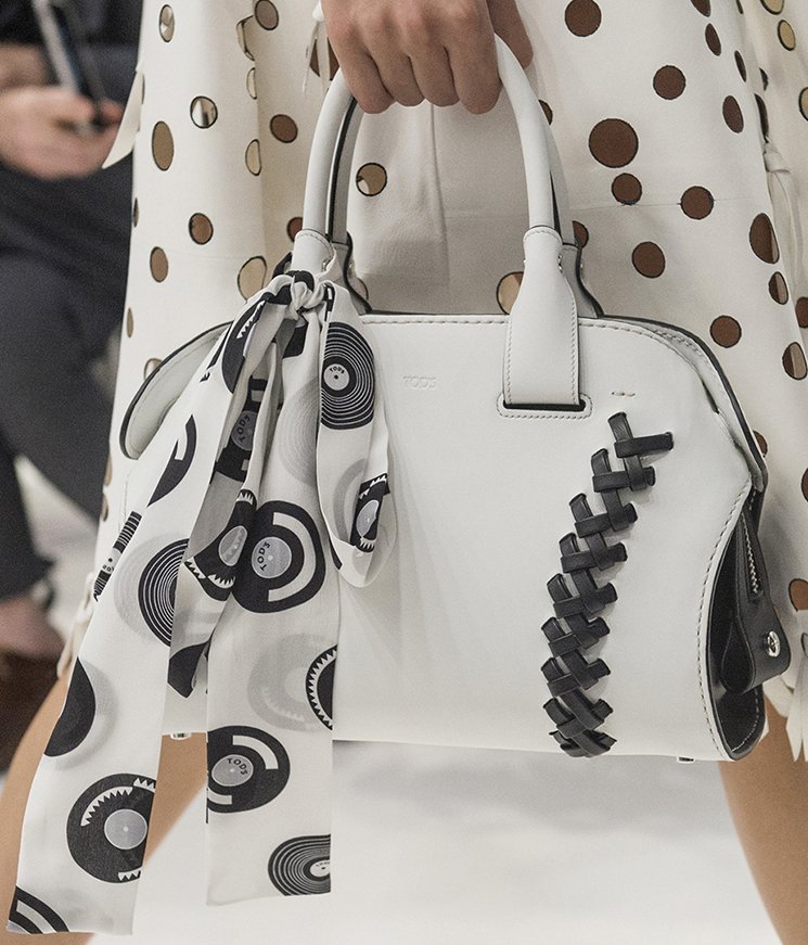 Tods-Spring-Summer-2016-Runway-Bag-Collection-Featuring-The-New-Shoulder-Bag-6