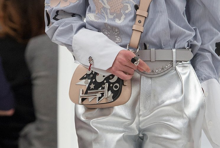 Tods-Spring-Summer-2016-Runway-Bag-Collection-Featuring-The-New-Wave-Bags-15