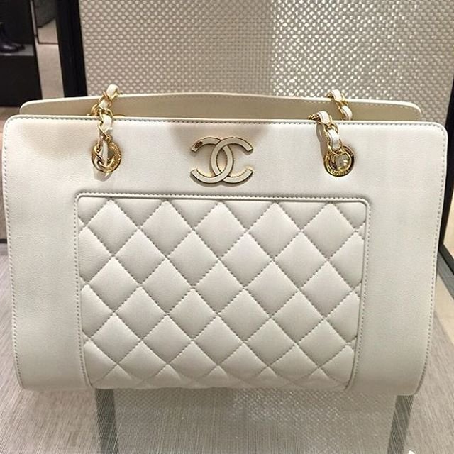 A-Closer-Look-Chanel-Mademoiselle-Shopping-Bag
