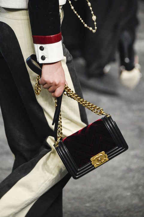 Chanel-Métiers-d’Art-Pre-Fall-2016-Runway-Bag-Collection-Preview-2-7