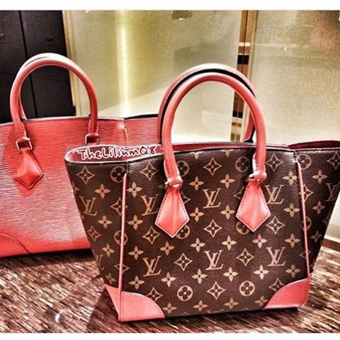 A-Closer-Look-Louis-Vuitton-Phenix-Bag-2