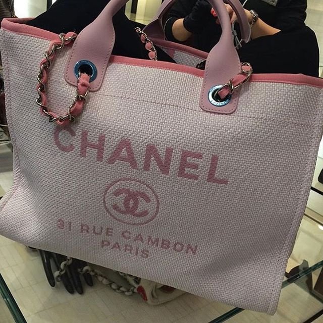 Chanel-Deauville-Tote-Bag-For-Cruise-2016-Collection-6