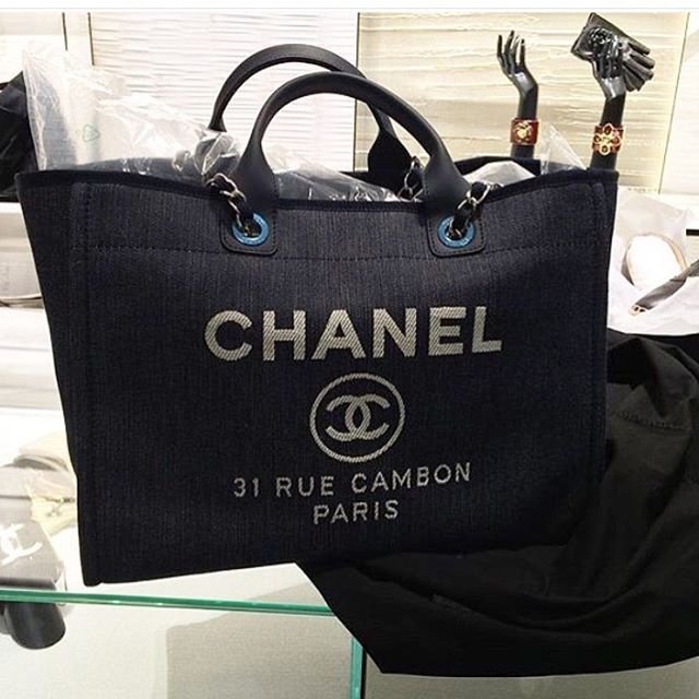 Chanel-Deauville-Tote-Bag-For-Cruise-2016-Collection-7