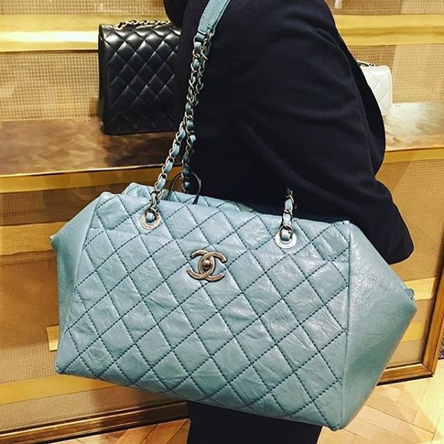 Chanel-Crispy-CC-Shoulder-Bag