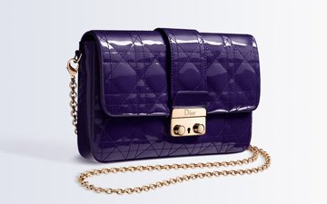 Dior new look promenade pouch in Purple Patent Lambskin thumb