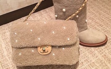 Chanel Flap Bag Shearling CC Black/Beige in Shiny Crumpled Sheepskin/Shearling  Sheepskin with Gold-tone - US