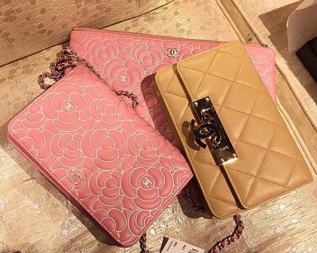 chanel camellia wallet on chain pink