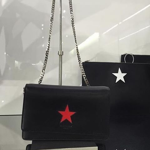 A-Closer-Look-Givenchy-Pandora-Star-Bag-2