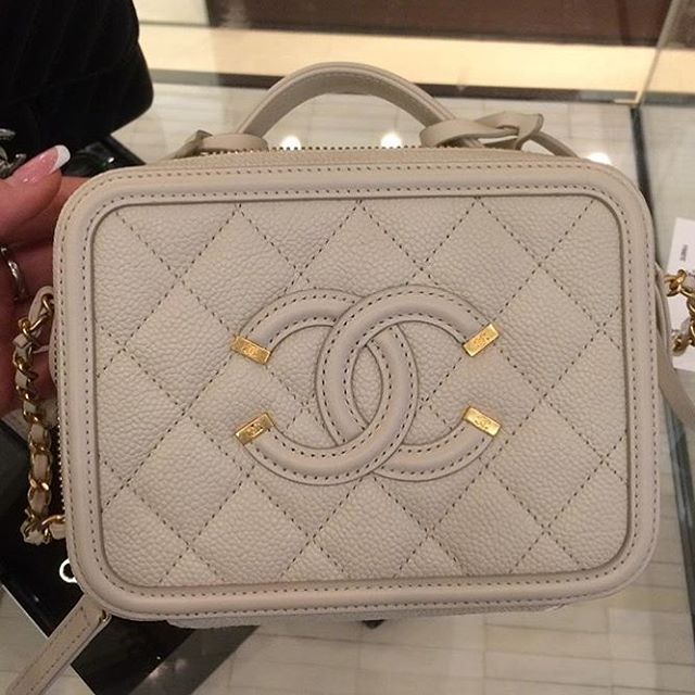 Chanel-CC-Filigree-Vanity-Case-Bag-beige