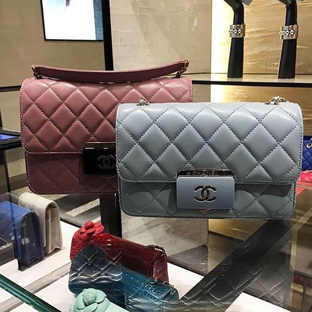 Chanel-Quilted-CC-Plate-Flap-Bag