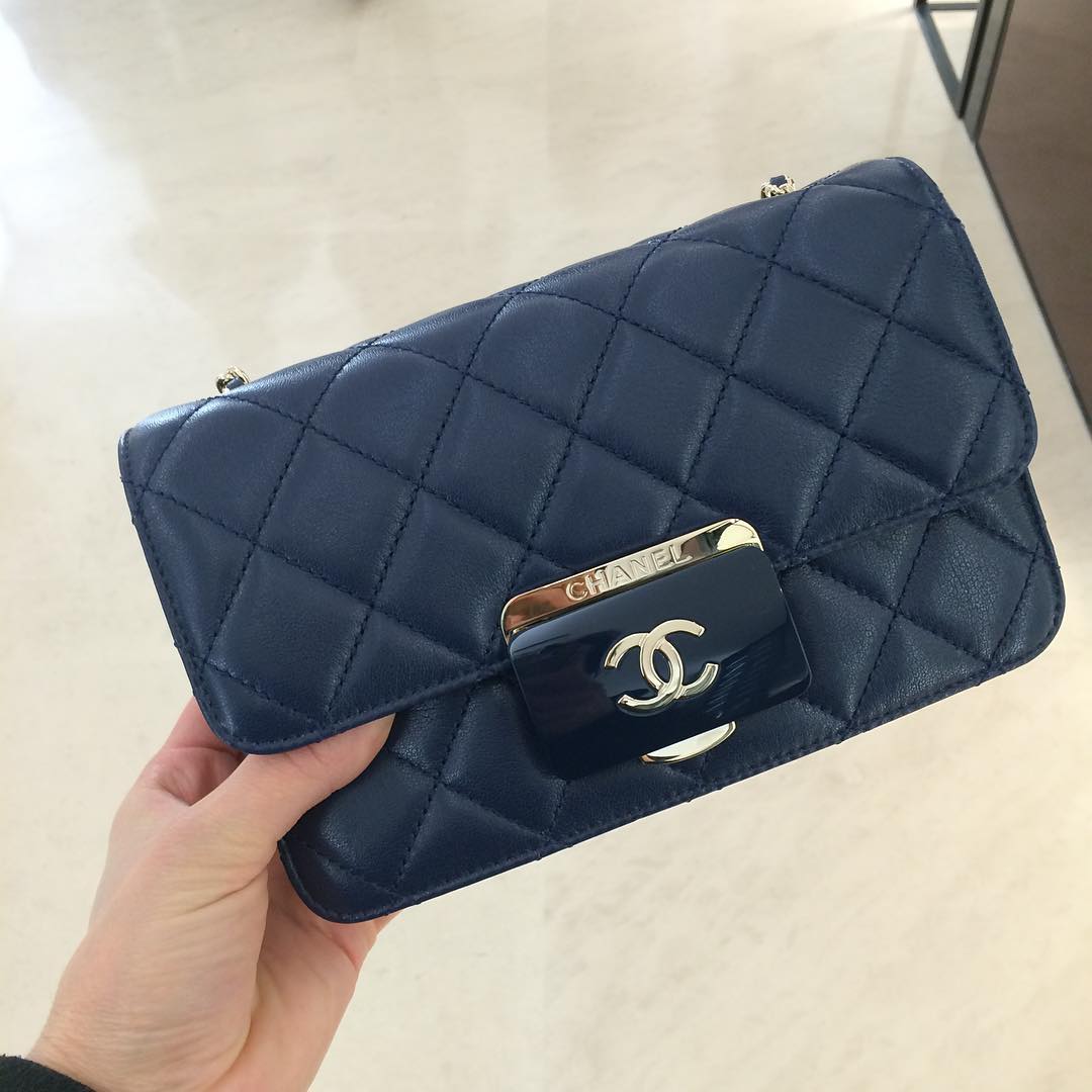 Chanel-Quilted-CC-Plate-Flap-Bag-2