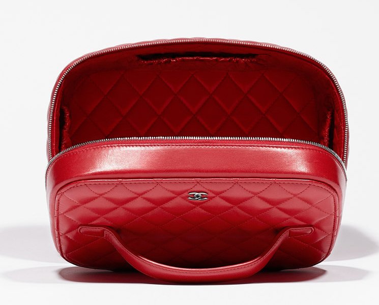 Chanel-Vanity-Pouch-4