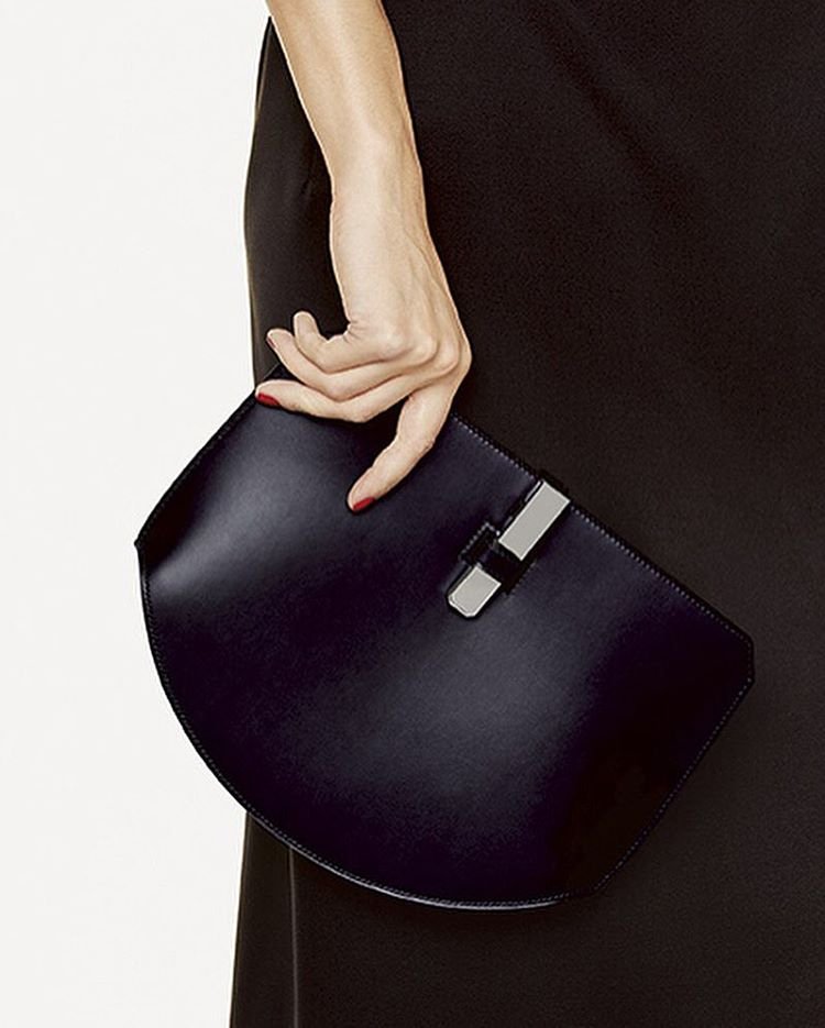 Hermes-Halfmoon-Bag-For-Fall-Winter-2016-Collection-2