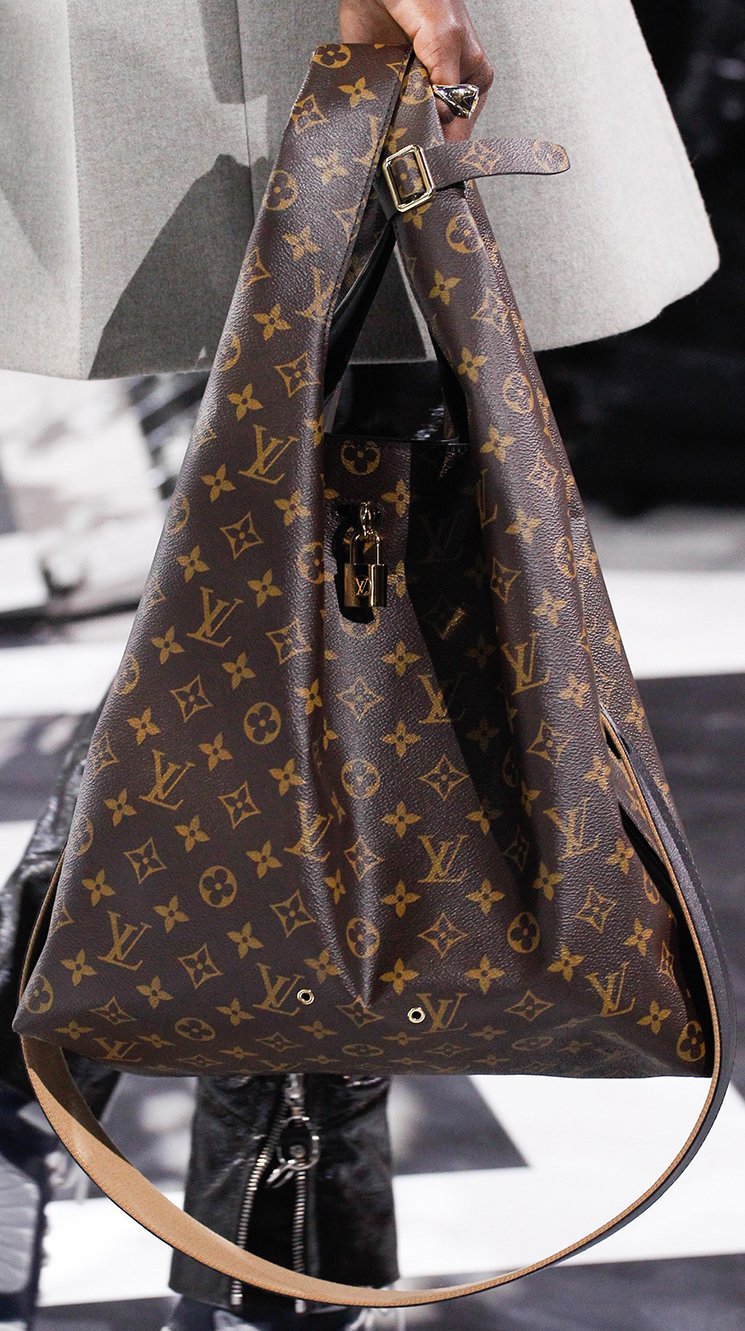 Louis-Vuitton-Fall-Winter-2016-Bag-Runway-Bag-Collection-14