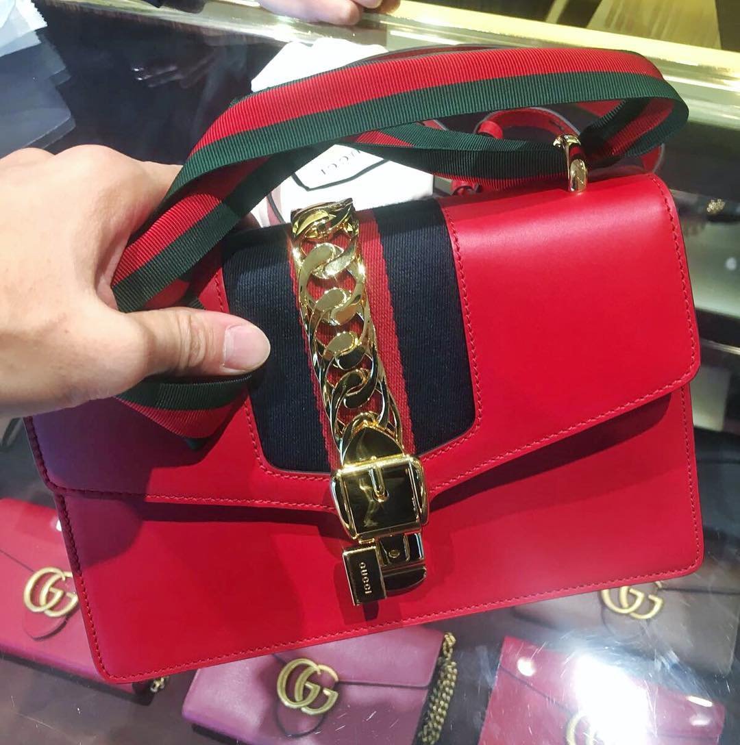 A Closer Look: Gucci Sylvie Chain Bag 