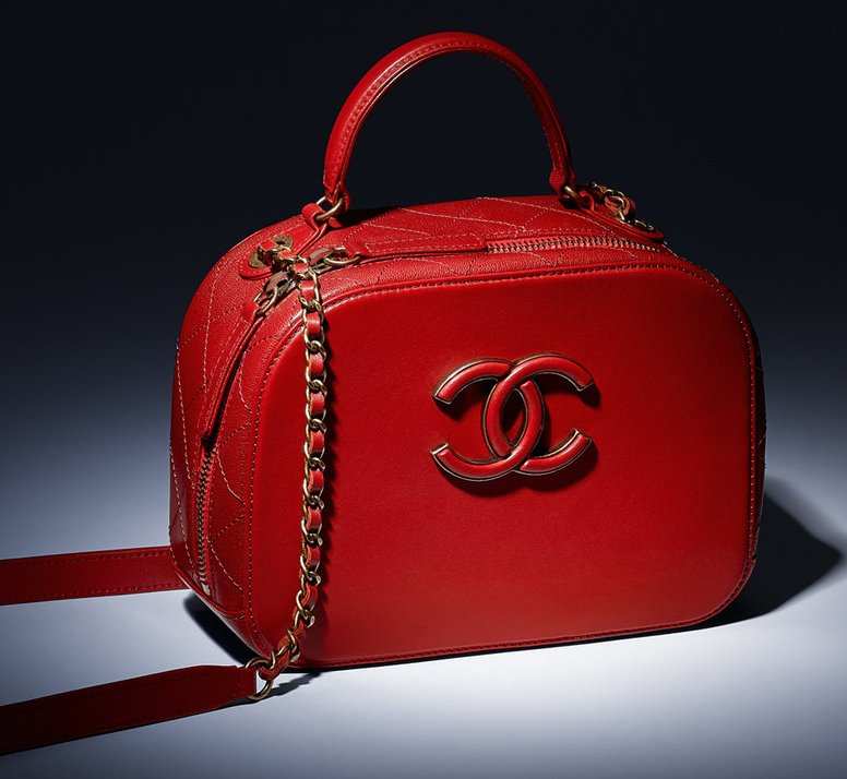 A-Closer-Look-Chanel-Coco-Curve-Vanity-Case-Bag-2
