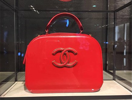 A Closer Look Chanel Coco Curve Vanity Case Bag thumb
